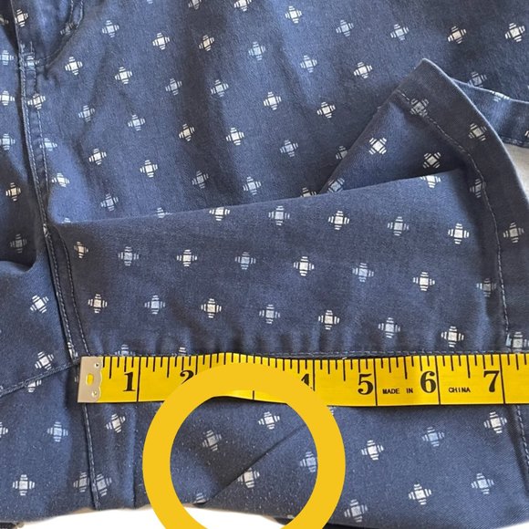 a.n.a. Women's Plus-Size 28 BLUE w/GEOMETRIC  7" Mid Rise Flat-front Chino Short - Picture 11 of 12